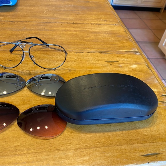 Like new sunglasses worn 3 times. - Picture 4 of 5